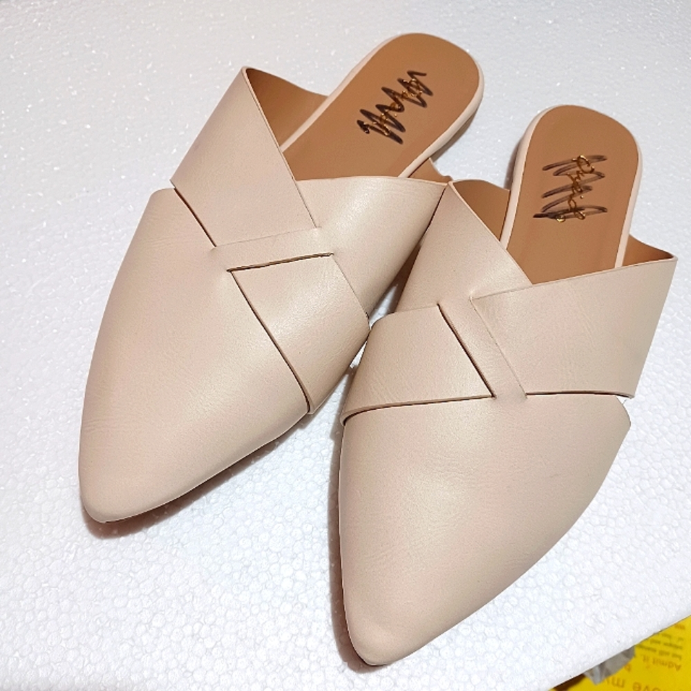 QUPID Maeve Crisscross V-Cut Toe Slide Slip-On Mule NWT